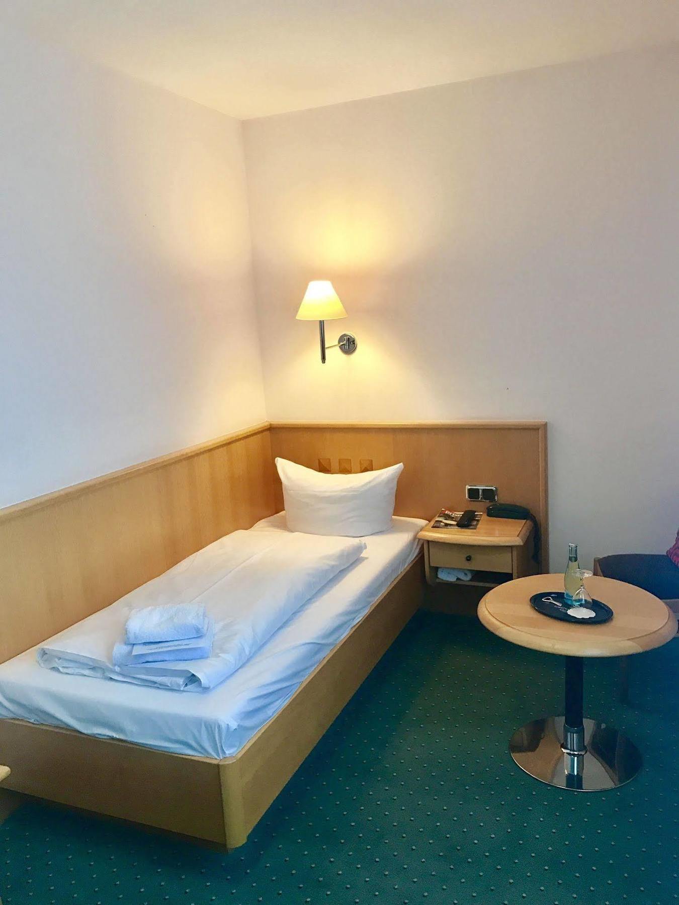 Hotel Berlin - Greenline Hotel Zossen Extérieur photo