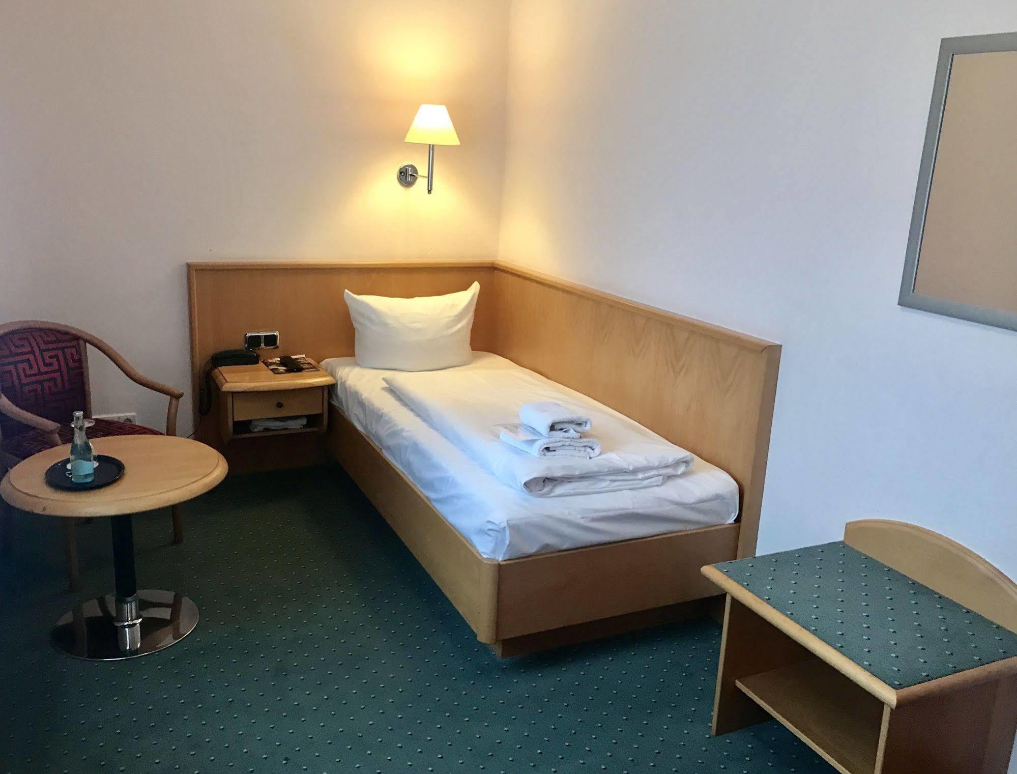 Hotel Berlin - Greenline Hotel Zossen Extérieur photo